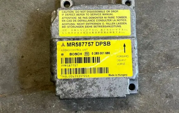 Mitsubishi Colt Airbag control unit/module MR587757 0285001686 PMR587757