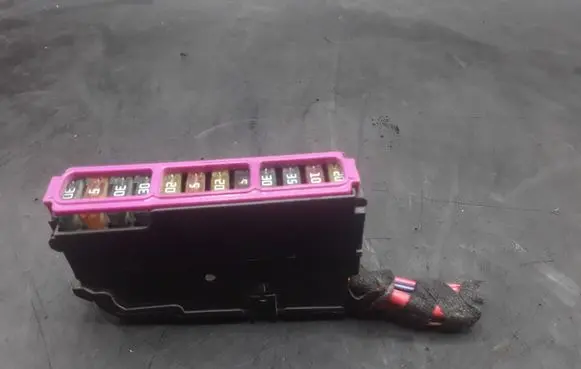 Audi A6 S6 C6 4F Fuse module 8K0941824