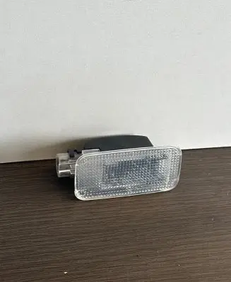 Toyota Avensis T270 Other interior light 8133002060 320A000643