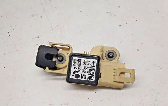 Opel Zafira B Airbag deployment crash/impact sensor 13251078