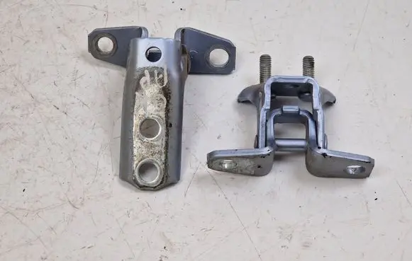 Mitsubishi Outlander Rear door hinge set A046834