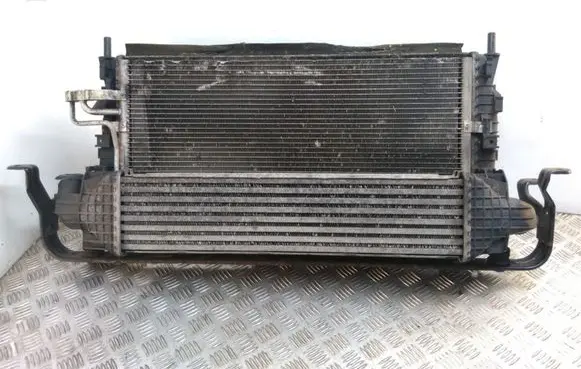 Ford Focus Coolant radiator 3M5H8C607RG 3M5H8005TL 3M5H9L440AE