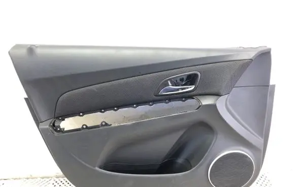 Chevrolet Cruze II Front door card panel trim