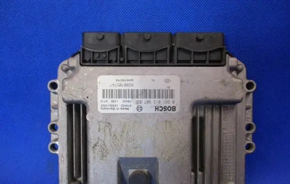 Renault Megane II Engine control unit/module 0281013907 8200705748 8200705747