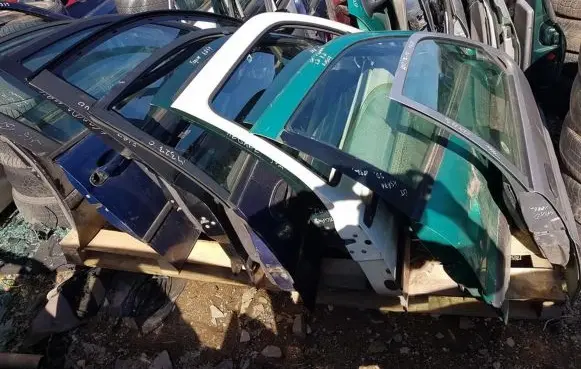 Subaru Impreza I Front door