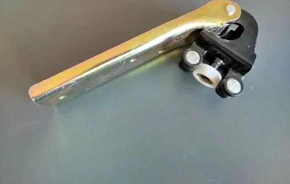 Renault Master II Sliding door middle roller runner 7700352379