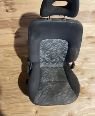 Mitsubishi L200 Front passenger seat 