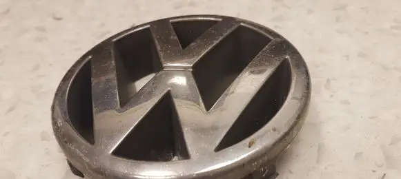 Volkswagen PASSAT B5 Manufacturer badge logo/emblem 3B0853601A
