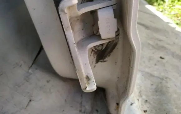 Opel Antara Rear door lower hinge