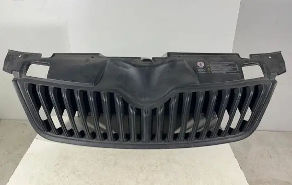 Skoda Fabia Mk2 (5J) Front bumper upper radiator grill 5J0853668B