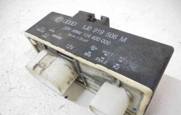 Skoda Fabia Mk1 (6Y) Fan control module 1J0919506M