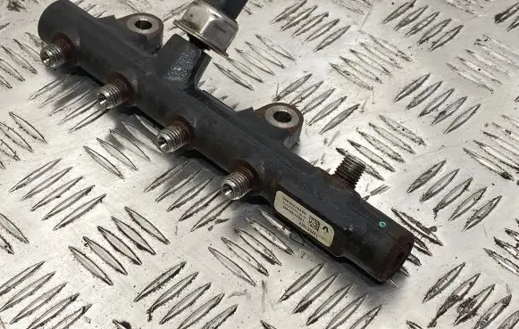 Nissan NV200 Fuel main line pipe 175213876R 142021022 H8201225030