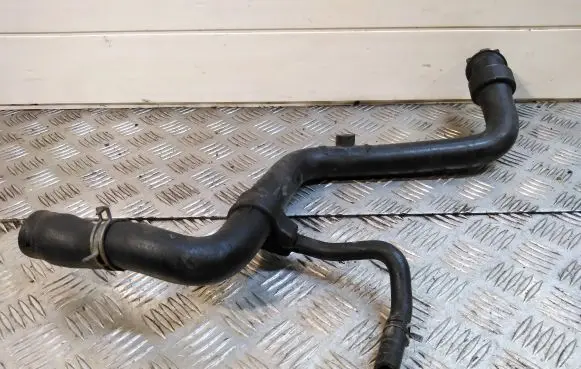 Volkswagen PASSAT B5 Engine coolant pipe/hose