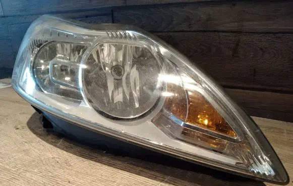 Ford Focus Headlight/headlamp