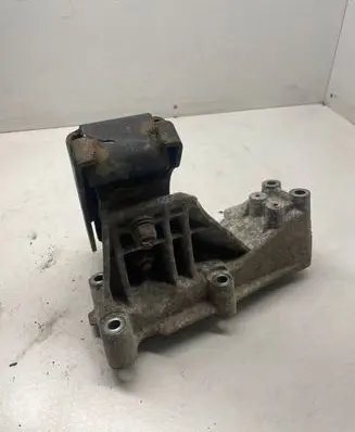 Iveco Daily 3rd gen Engine mount bracket 504046292 7421005