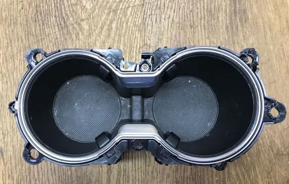 Cup holder front