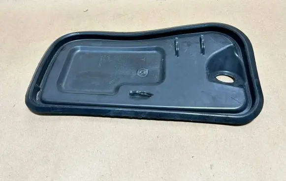 Porsche Macan (95B) Other front door trim element 95B837916B 14294