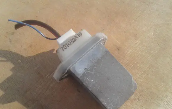 Nissan Qashqai Heater blower motor/fan resistor 70T032A19