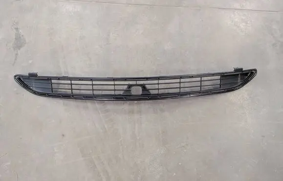 Toyota RAV 4 (XA40) Front bumper lower grill 5311242110