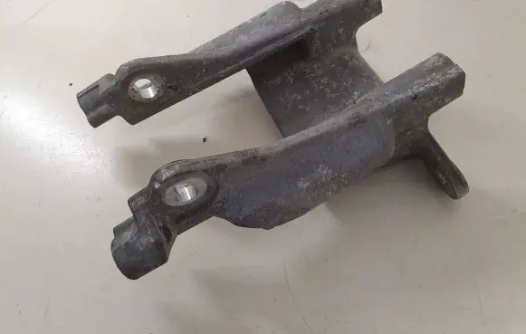Subaru Outback Engine mounting bracket