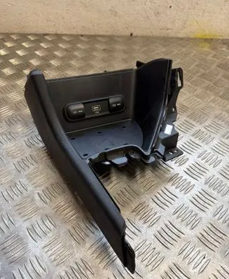 KIA Sportage Other center console (tunnel) element 84681F1000