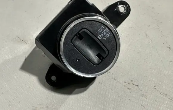 Volkswagen Touareg II Ignition lock 7P6905843