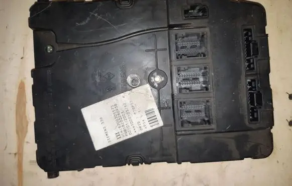 Renault Megane II Comfort/convenience module 8200305575