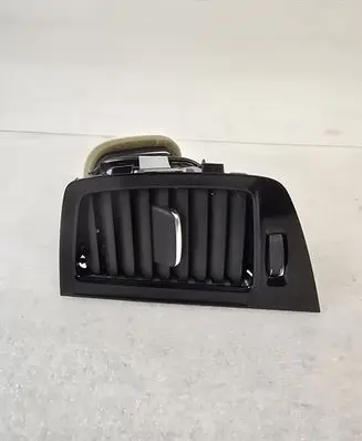 Volvo XC90 Dash center air vent grill 31651283