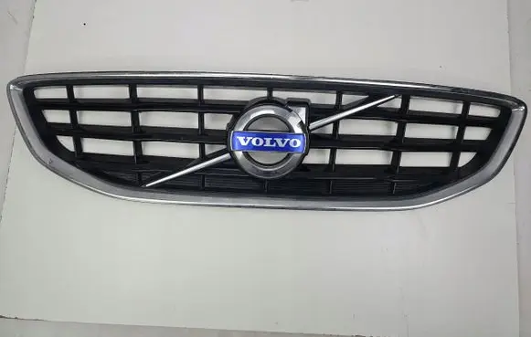 Volvo V40 Front bumper upper radiator grill 31353120