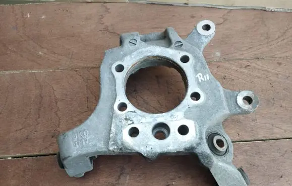 Infiniti EX Rear wheel hub spindle/knuckle 