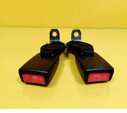Rear seatbelt buckle