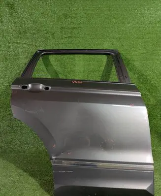 Volkswagen Tiguan Rear door 