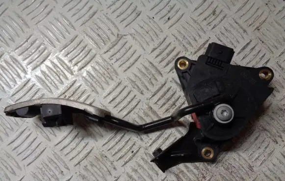 Nissan Qashqai Accelerator throttle pedal 0672B20135