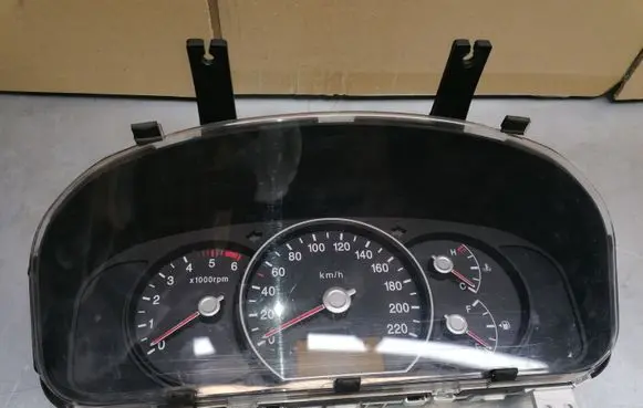 KIA Carens II Speedometer (instrument cluster) 940031D811
