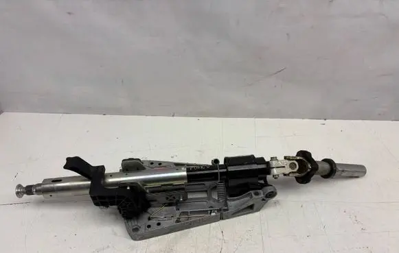 Mercedes-Benz E AMG W212 Steering wheel axle A2184600016