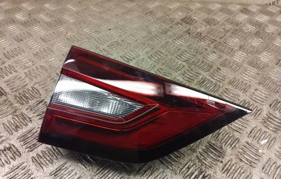 Nissan Juke II F16 Tailgate rear/tail lights