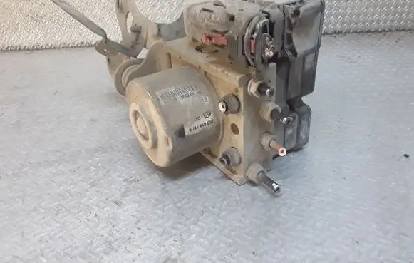 Volkswagen Caddy ABS Pump 2K0614117A 2K0907379A