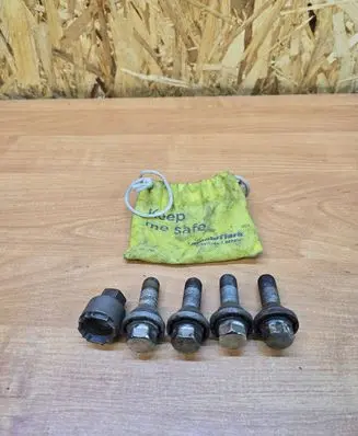 Volvo S60 Anti-theft wheel nuts and lock 