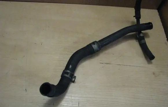 Engine coolant pipe/hose