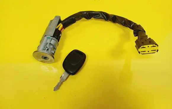 Renault Twingo I Ignition lock 