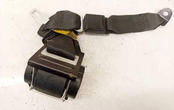Toyota Avensis T270 Middle seatbelt (rear) 7335005050