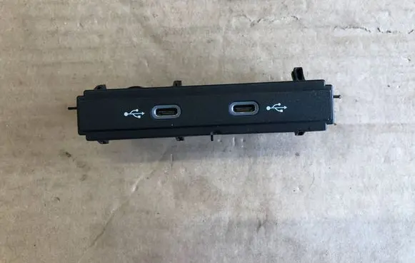 Volkswagen PASSAT B8 USB socket connector 5NA035700