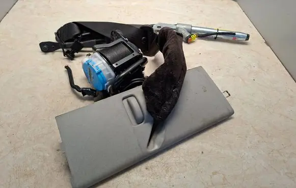 Opel Insignia A Front seatbelt 307512499P10 502JJ19113