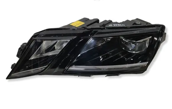 Skoda Octavia Mk3 (5E) Headlight/headlamp 030110423107 5E1941015E LE15A6369