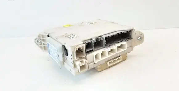 Lexus IS 220D-250-350 Fuse module 8273053021