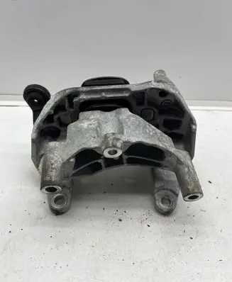 Engine mount bracket
