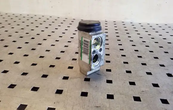 KIA Sportage Air conditioning (A/C) expansion valve 977753U100