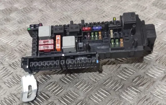 Mercedes-Benz E C207 W207 Fuse box set 016706581A