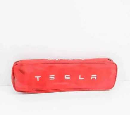 Tesla Model S First aid kit DIN13164 27R032738