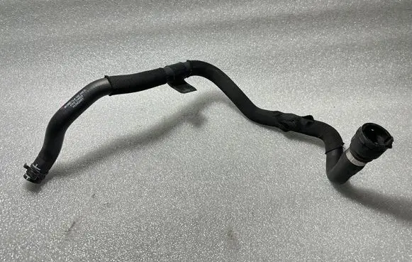 Engine coolant pipe/hose